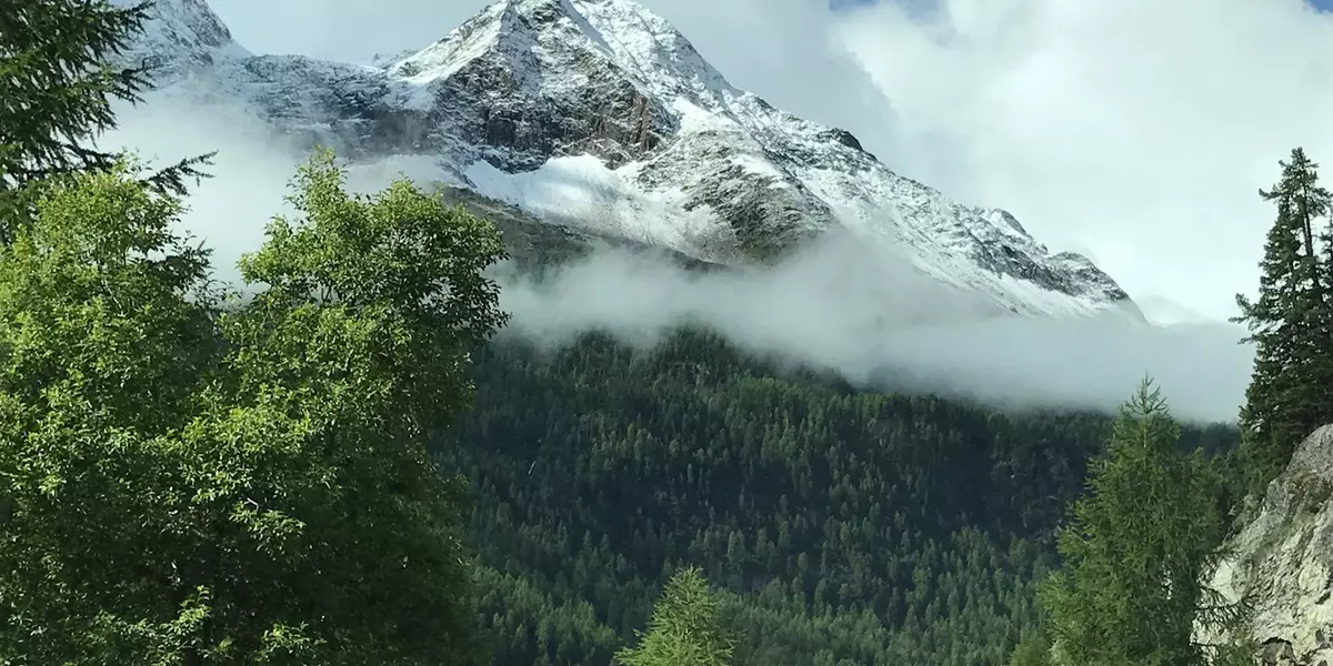 natur-verschneite-berggipfel